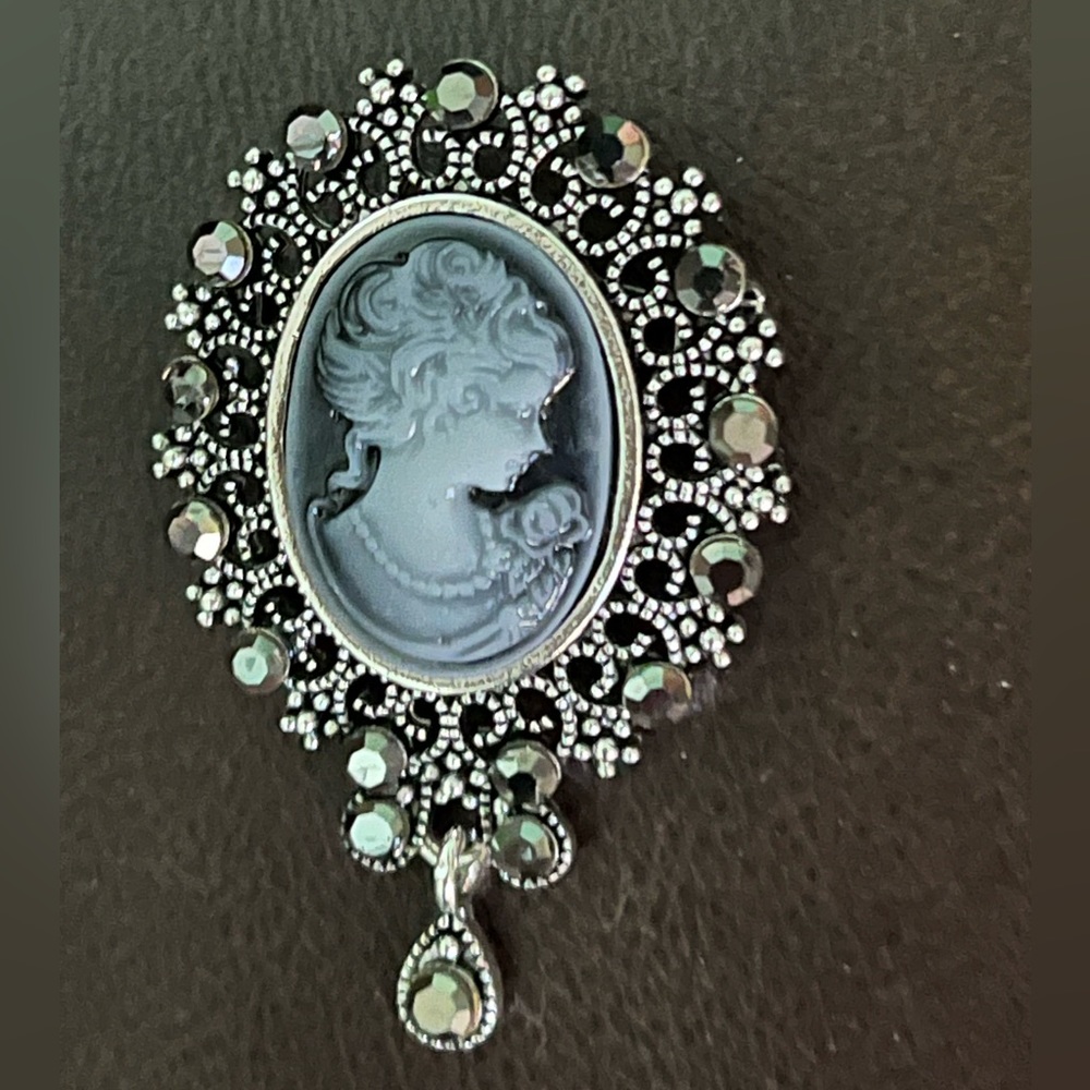 Gorgeous Cameo Brooch❣️